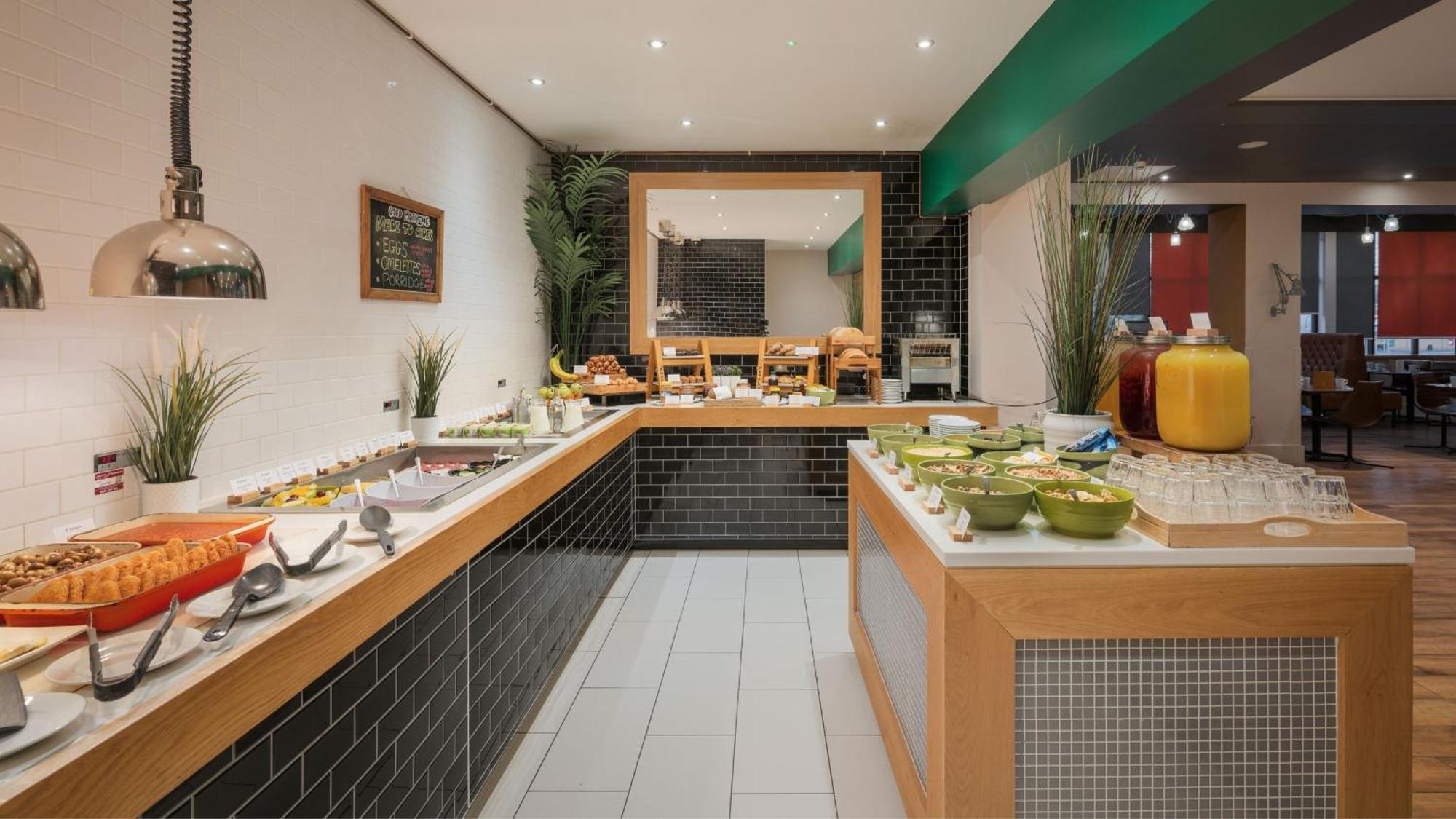 Rotherham-sheffield M1,jct.33 By Ihg Hotel