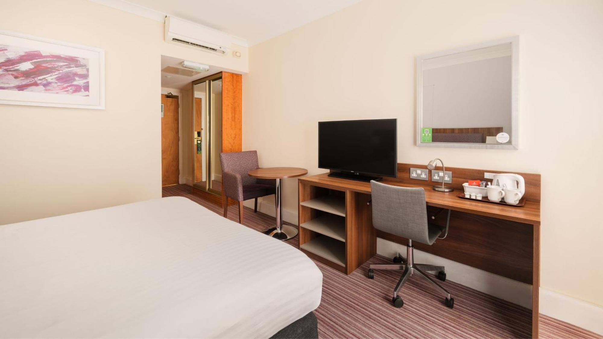 Rotherham-sheffield M1,jct.33 By Ihg 4*