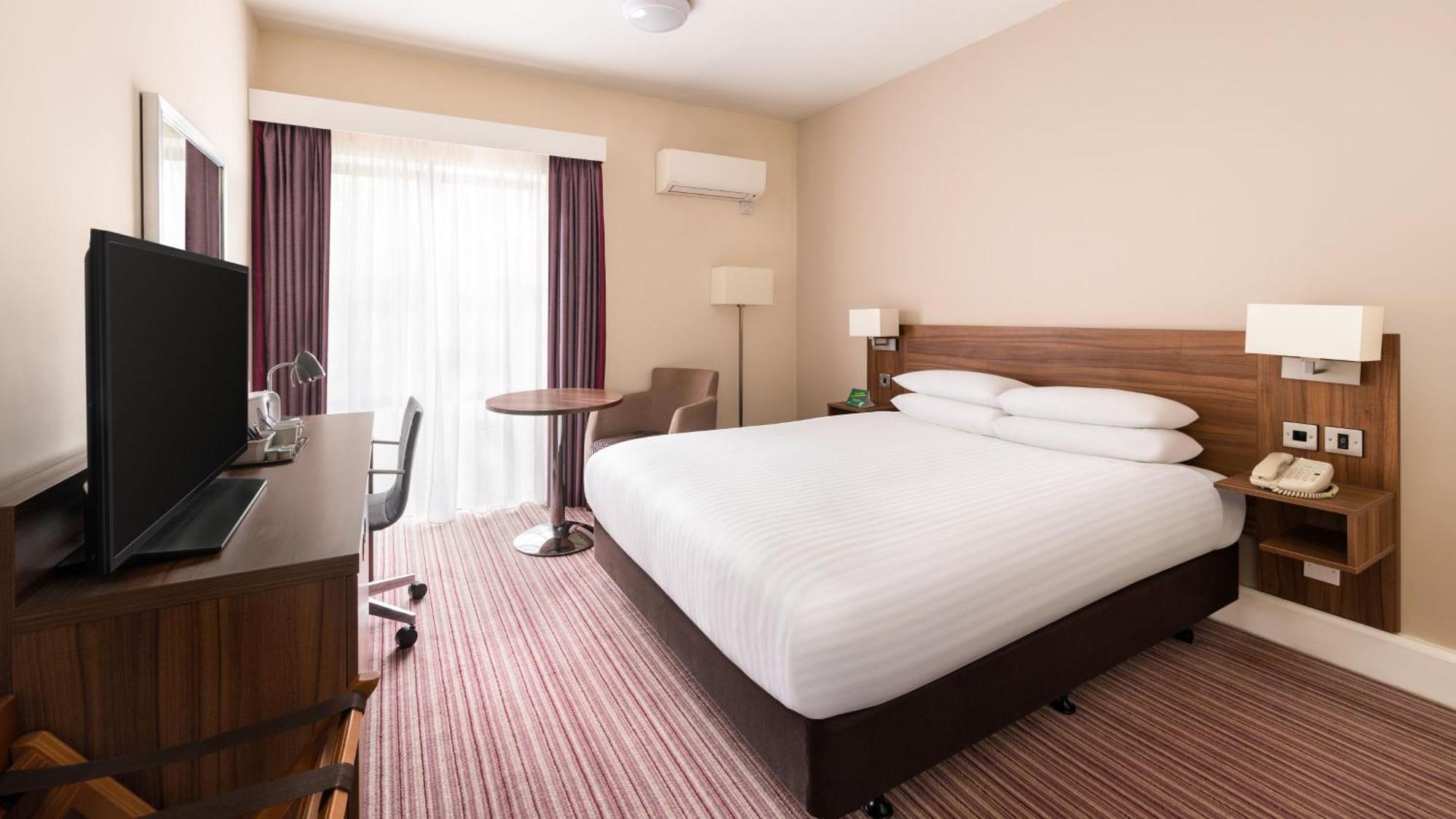 Rotherham-sheffield M1,jct.33 By Ihg Hotel