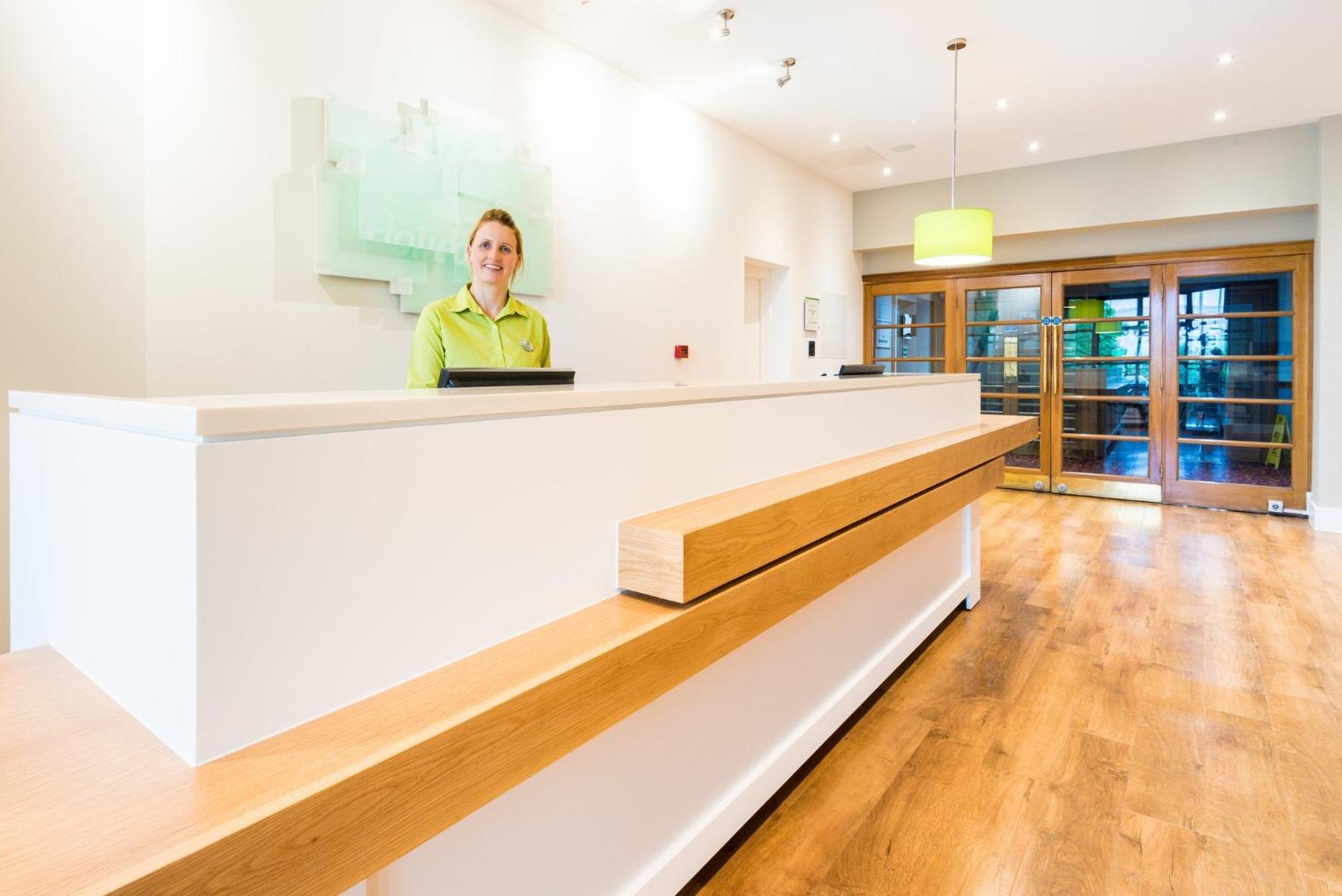 Rotherham-sheffield M1,jct.33 By Ihg Hotel